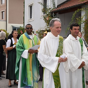 Zug zum Pfarrheim