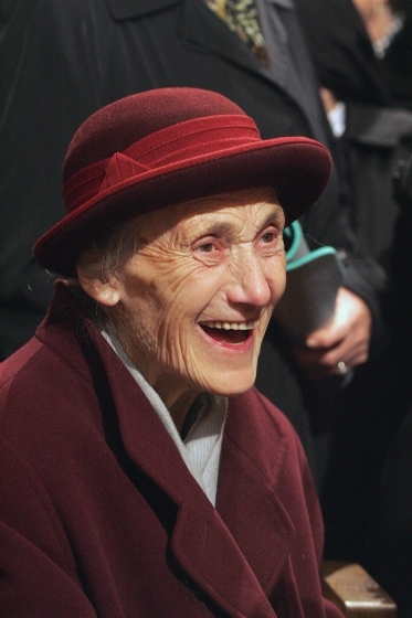 Franziska Jägerstätter bei der Seligsprechung ihres Mannes Franz Jägerstätter im Jahr 2007 im Linzer Mariendom. 