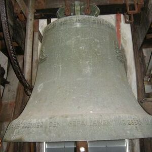  1. Große Glocke, Dreifaltigkeit                              