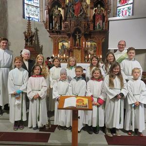 Heuer konnten 14 Ministranten aus 2 Jahrgängen aufgenommen werden, da die Einladung neuer Minis letztes Jahr ausfiel.