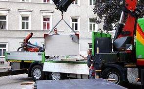 Transport des neuen Altars in den Linzer Mariendom